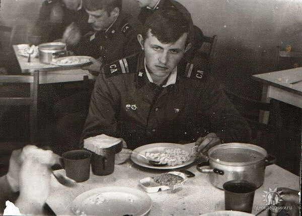 Тов. мл. сержанту как-то не до вакханалий...