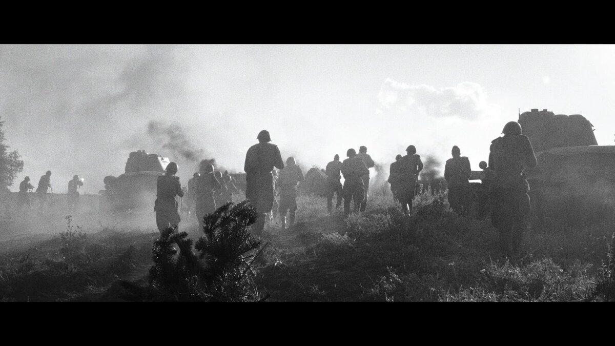 Советские войска входят в некую деревеньку