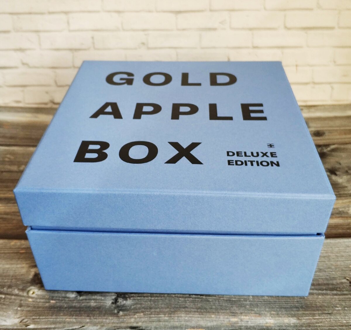 Gold Apple box Delux Edition. Красивая картонная коробка, которую можно использовать вместо шкатулки