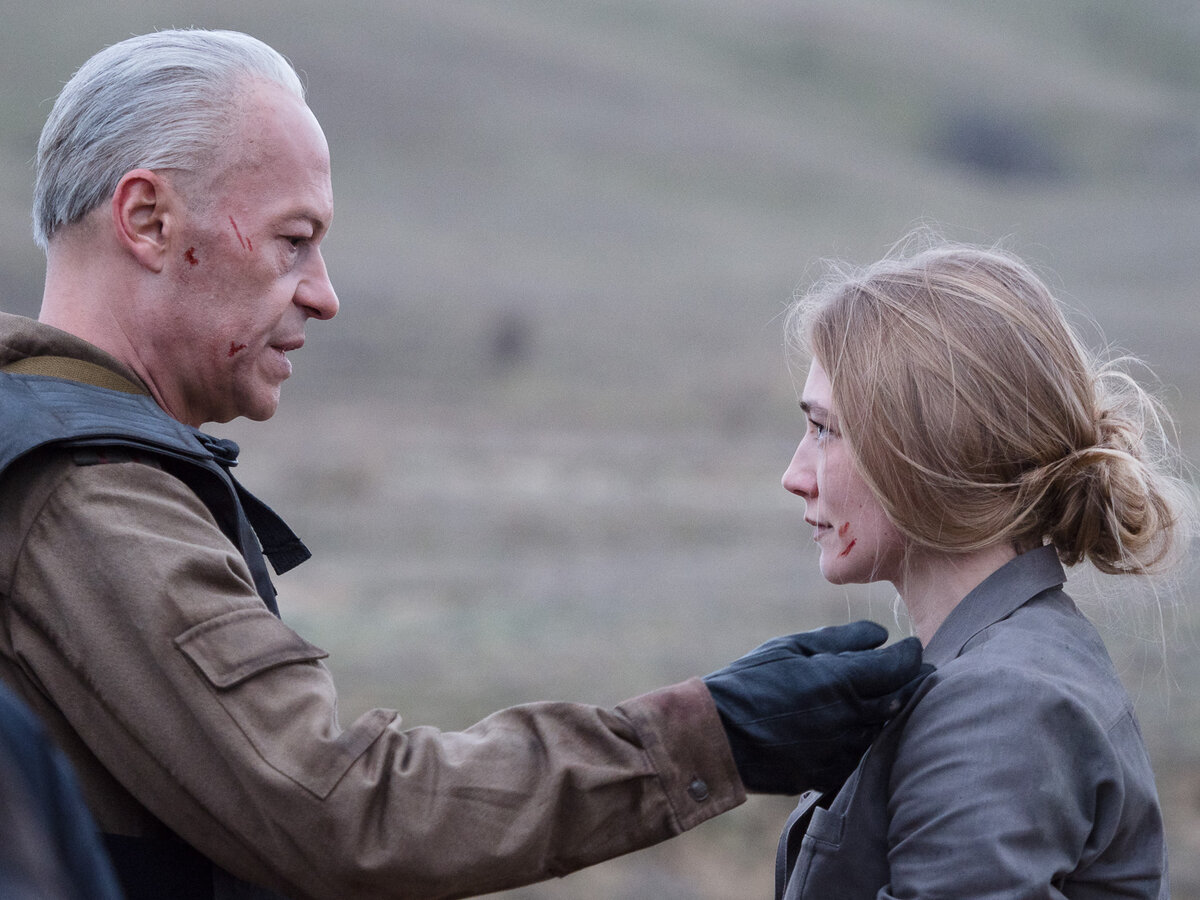  не знаю парик это или он отрастил волосы, но первая мысль, которая пронеслась у меня - "ЧТООООО???" 