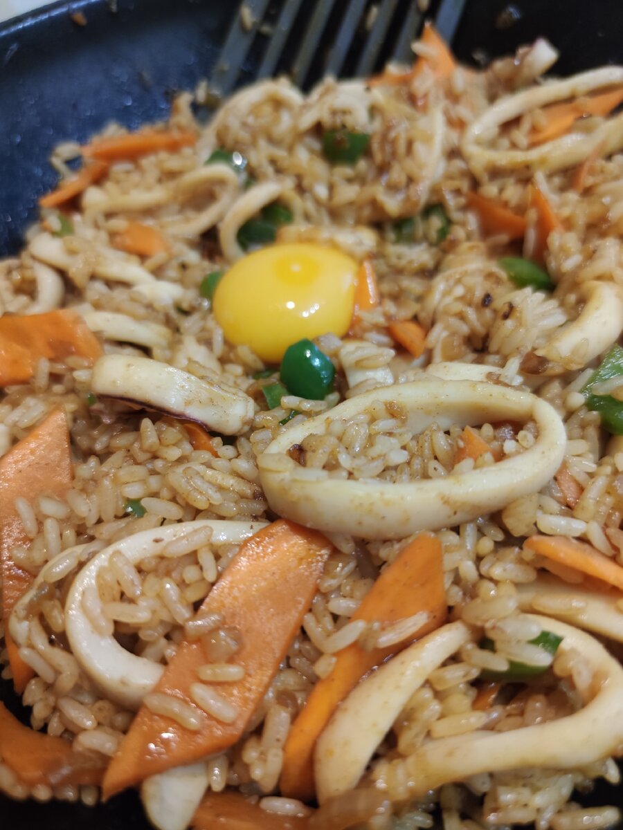 Жареный рис с кальмаром