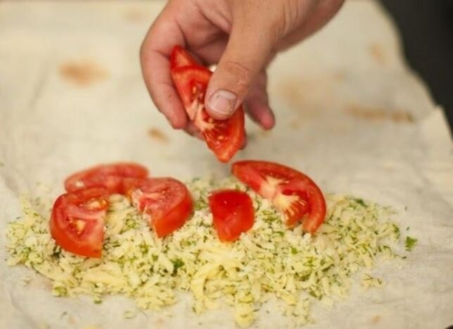 Чебуреки с сыром и помидорами