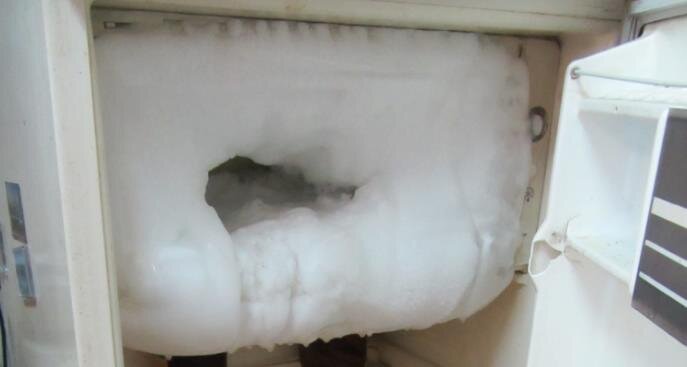 Этот холодильник много лет не размораживали