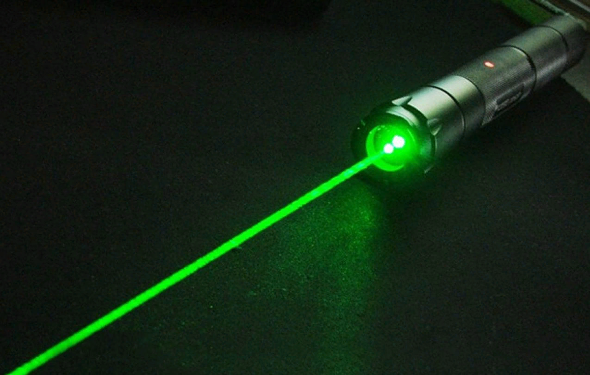 Указка какие слова. Указка лазер зеленый Луч Green Laser Pointer 303. Зелёная лазерная указка 303 5000mw (Green Laser Pointer). Портативный лазер Lumines Light. Лазер зеленый Луч мощный Бишкек.