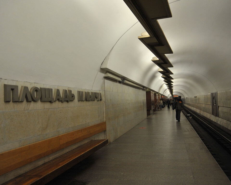 Станция "Площадь Ильича" открылась в 1979 году, а сама площадь утратила это название в 1994 году, превратившись в площадь Рогожская Застава. Станция метро до сих пор носит название исчезнувшего топонима. Фото: metro.mwmoskva.ru