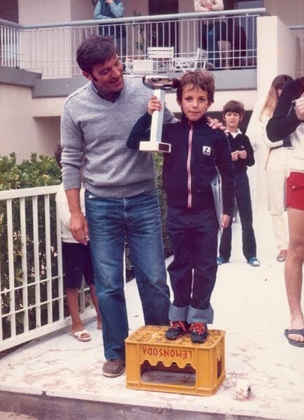 А вот пьедестал слабенький...)