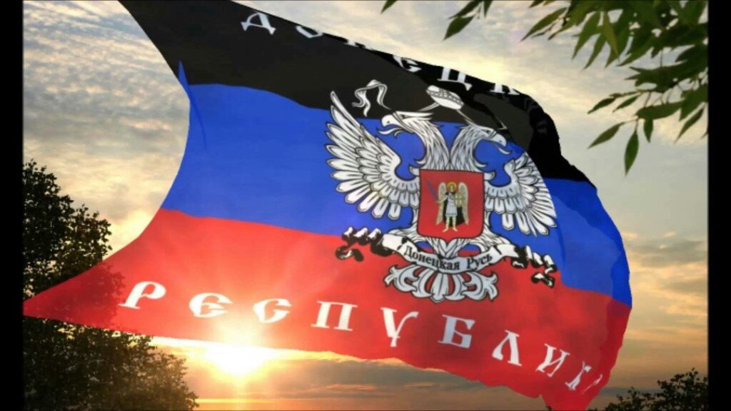 Разговоры о политике с родственниками не завожу, а если они сами заводят, то предпочитаю слушать, не увлекаясь спорами 