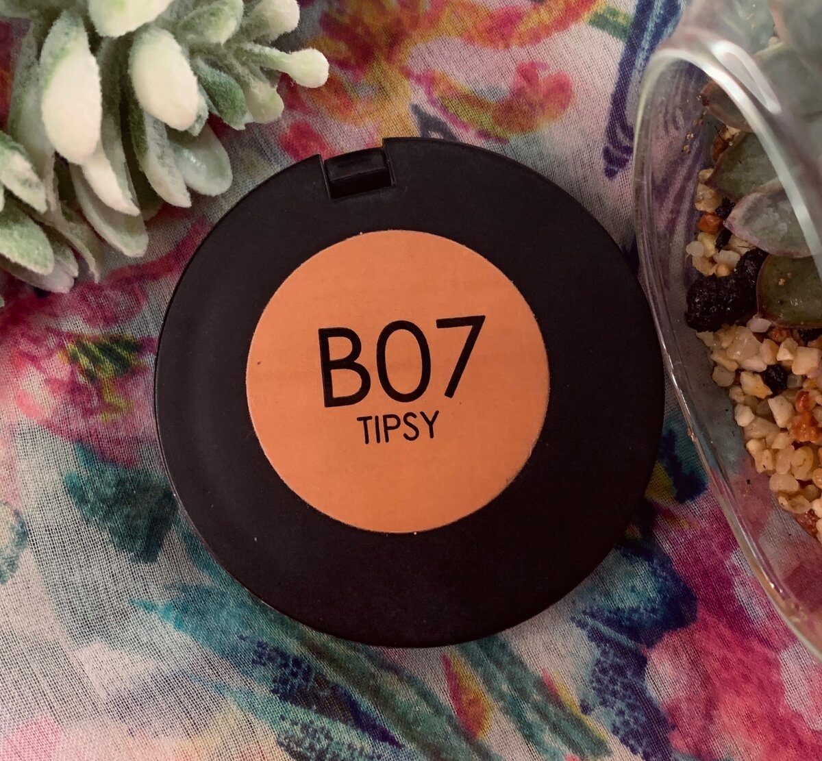 сзади, да, опять наклейка не по центру :"<