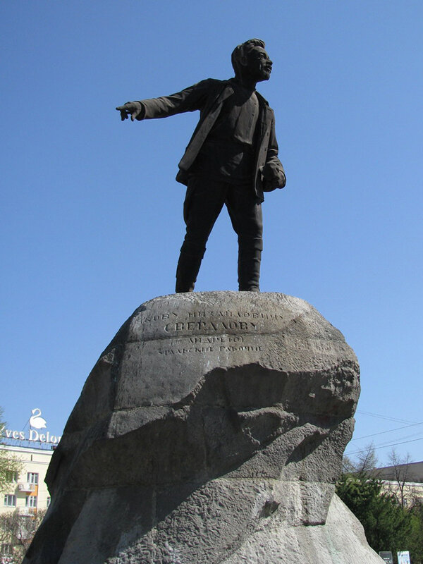 Памятник Свердлову в Екатеринбурге(бывший Свердловск). Фото взято из открытых источников. 