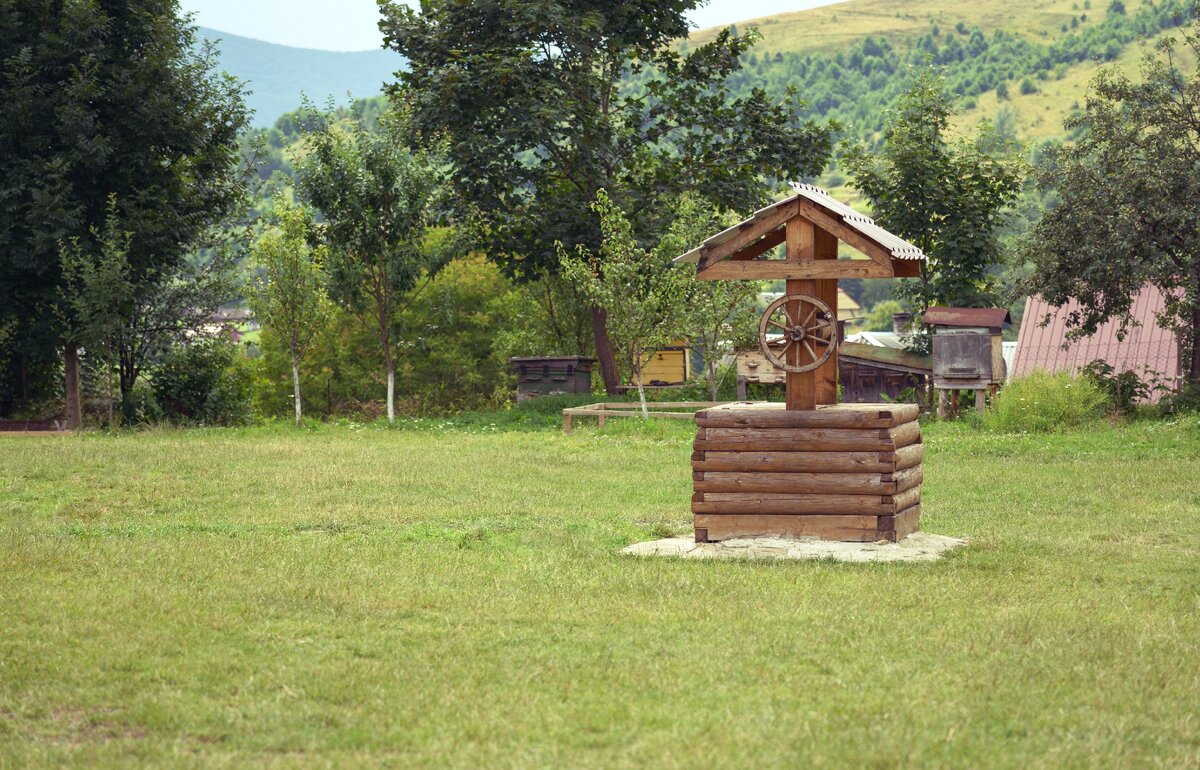 Деревянный колодец.