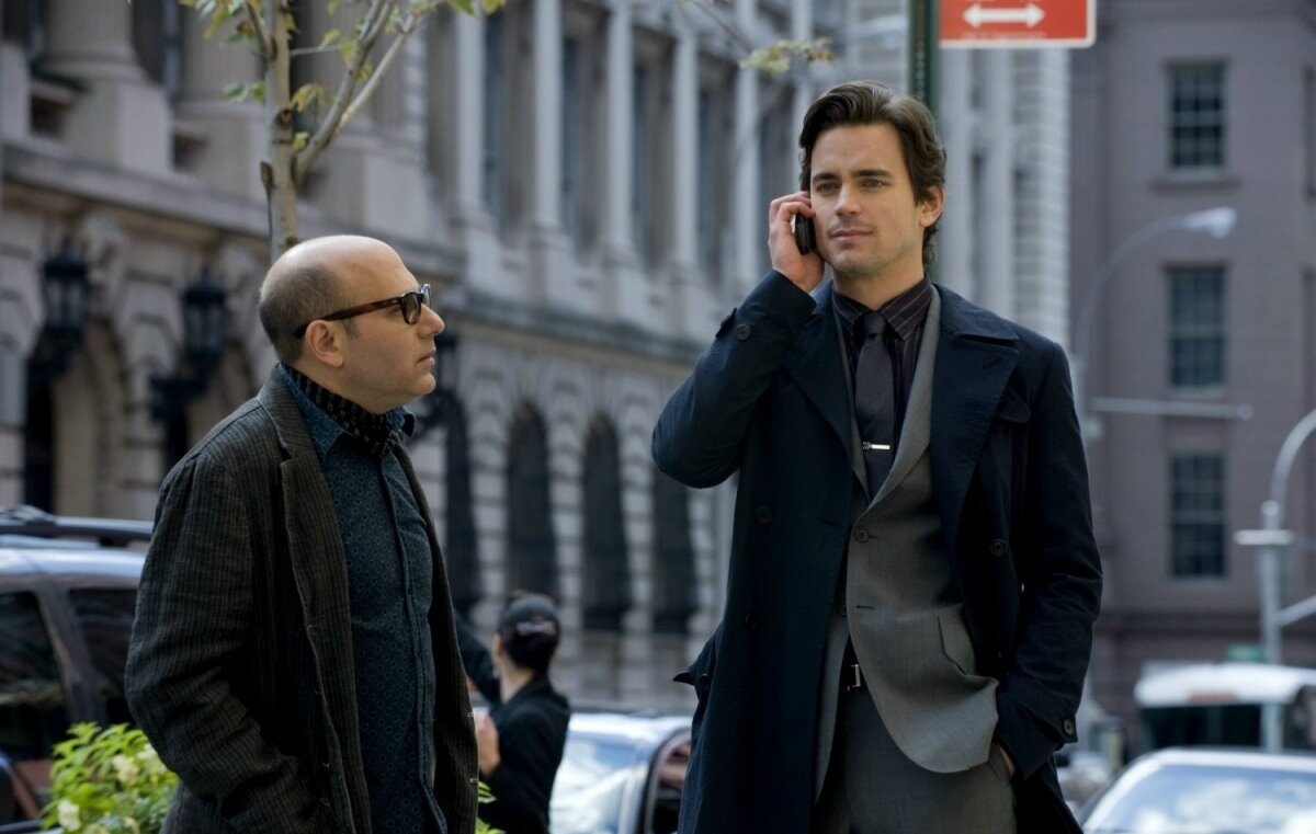 Under suits. Under the suits. Scene-king suit. Man in black suit with orange scarf. марг хельгенбергер плохие парни.