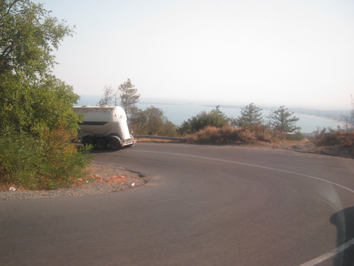 Горный участок дороги на Варну... Фото автора