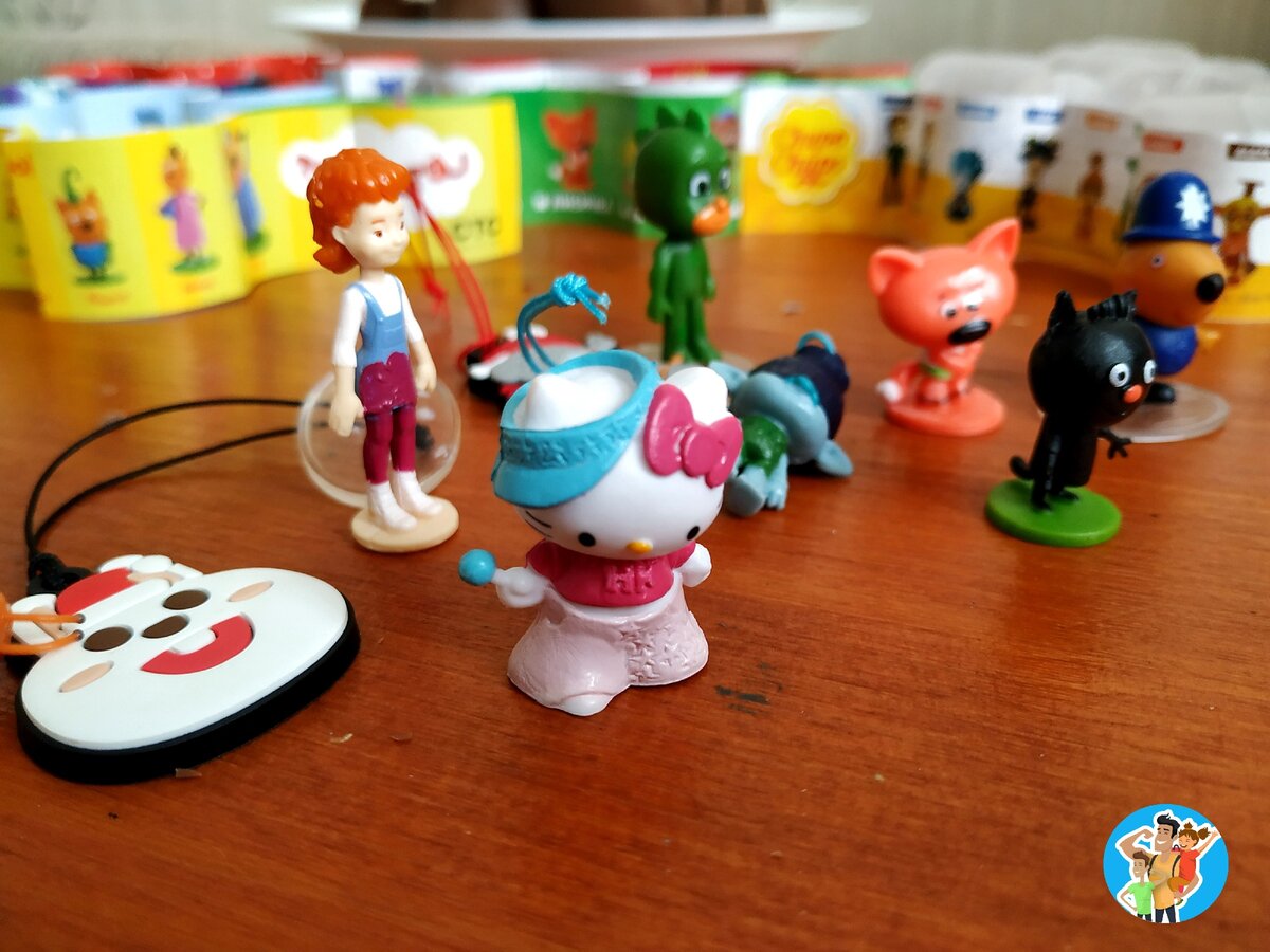 "китти" нам с супругой понравилась тем что она похожа на "киндерные" игрушки из 90-х, такая же по размеру и по ощущениям 