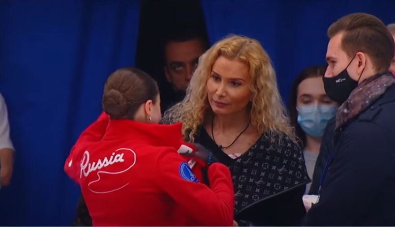 Камила Валиева, Этери Тутберидзе, Даниил Глейхенгауз. Источник фото: YouTube канал Первого канала.