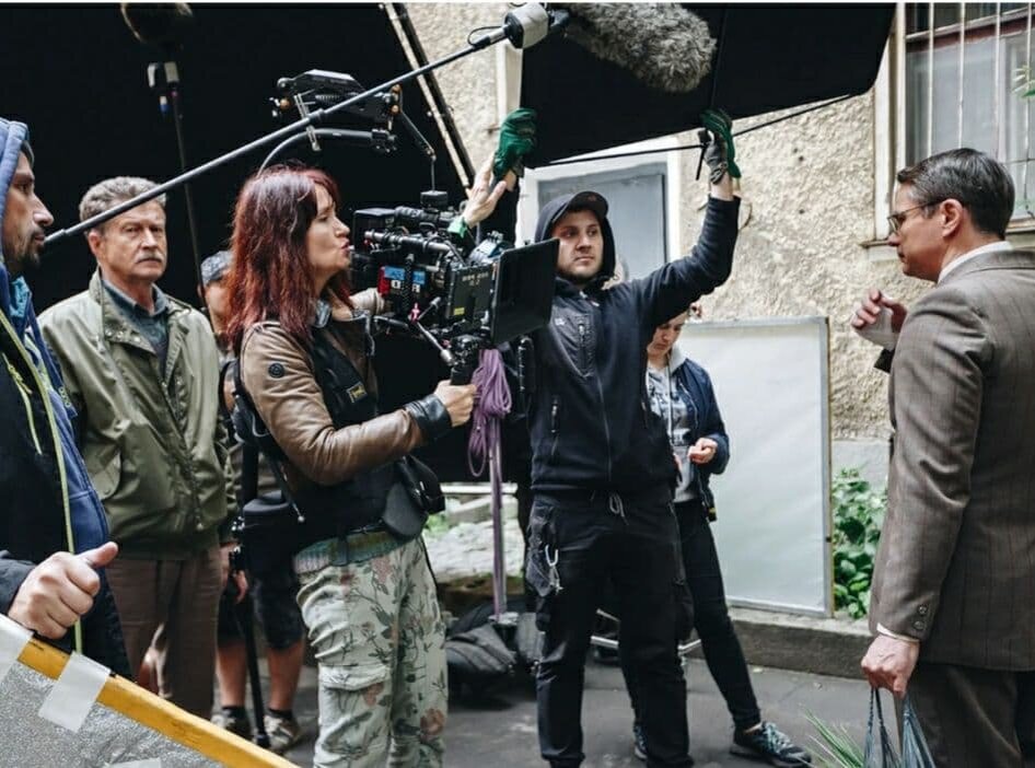 Фото съёмок сериала "Алекс Лютый" где в сцене Дмитрий Муляр в образе героя Сергея Вернигора