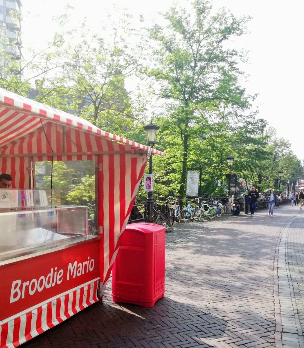 Съесть самый знаменитый бутерброд Марио или не менее вкусный сэндвич в уличной лавке «Бен», где их примерно 40 видов.