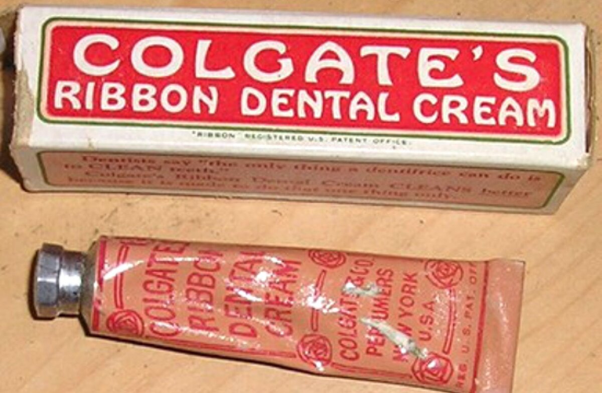 Как выглядит тюбик. Зубная паста Колгейт в 1873. Первая зубная паста Колгейт. Зубная паста Колгейт 90х. Паста Колгейт в 1896.