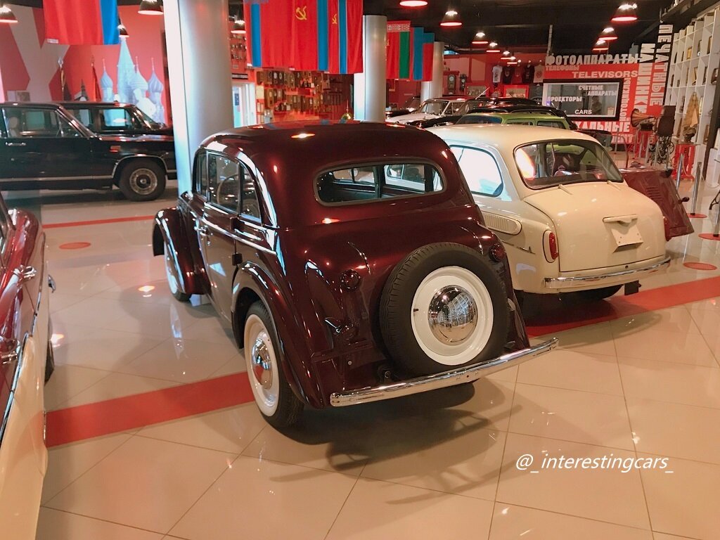 Москвич-400 (401) и ЗАЗ-965"Запорожец" - вид сзади