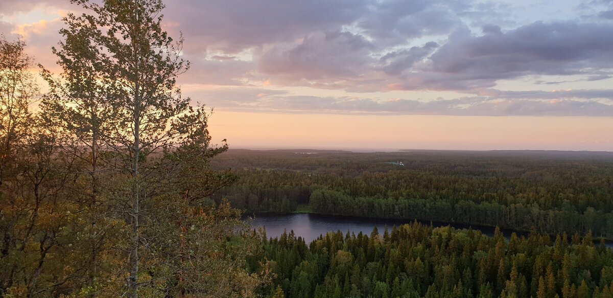 Великолепный вид с Секирной горы на остров