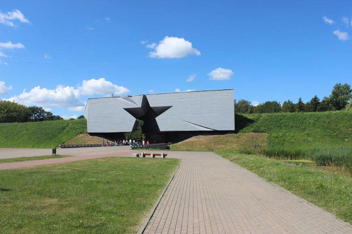 На пути к мемориалу