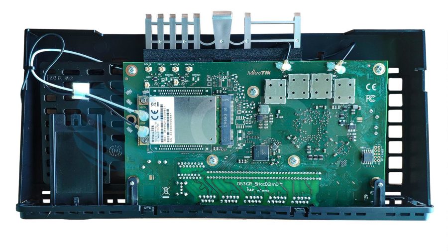 Обзор роутера Mikrotik hAP AC3: медленный Wi-Fi, страшная прошивка и тюбик термопасты4