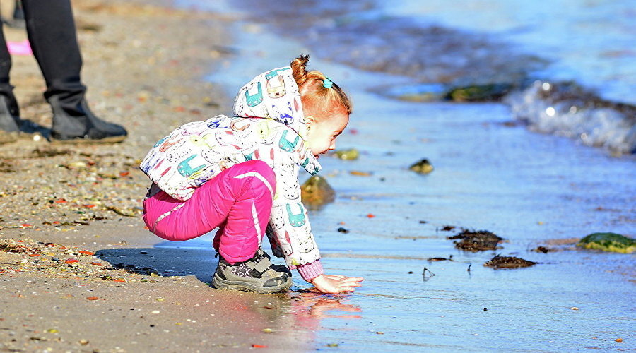 Ребенок на берегу моря / Фото: Юрий Югансон