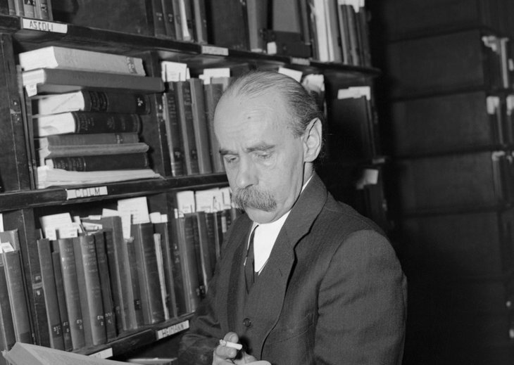 Это Макс Вертгеймер, а на следующем фото Альберт Эйнштейн. Фото: https://mobygeek.com