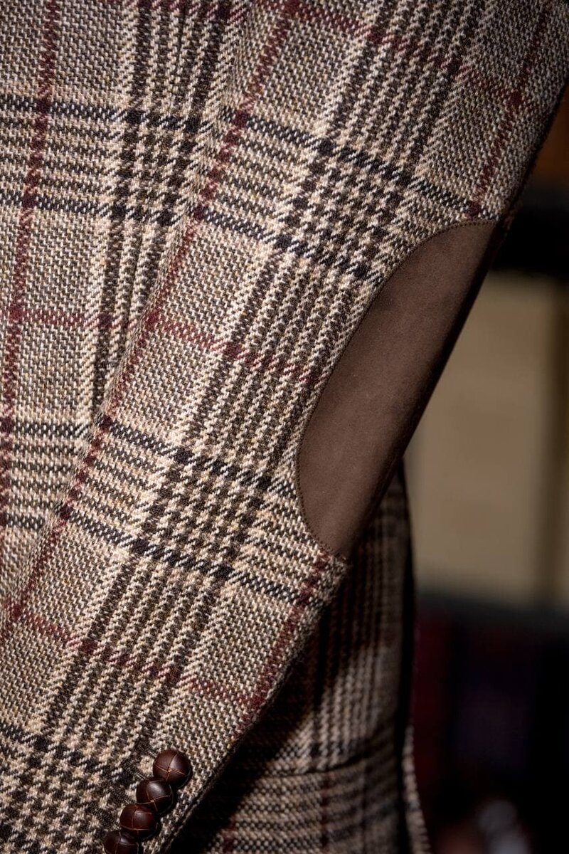 Пиджак с заплатками сшитый индивидуально для клиента в ателье Zoletto. Другие детали этого пиджака смотрите в конце статьи.