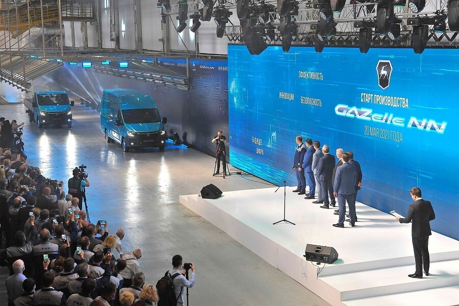 С конвейера сошли первые серийные бортовые грузовики и фургоны «ГАЗель NN»