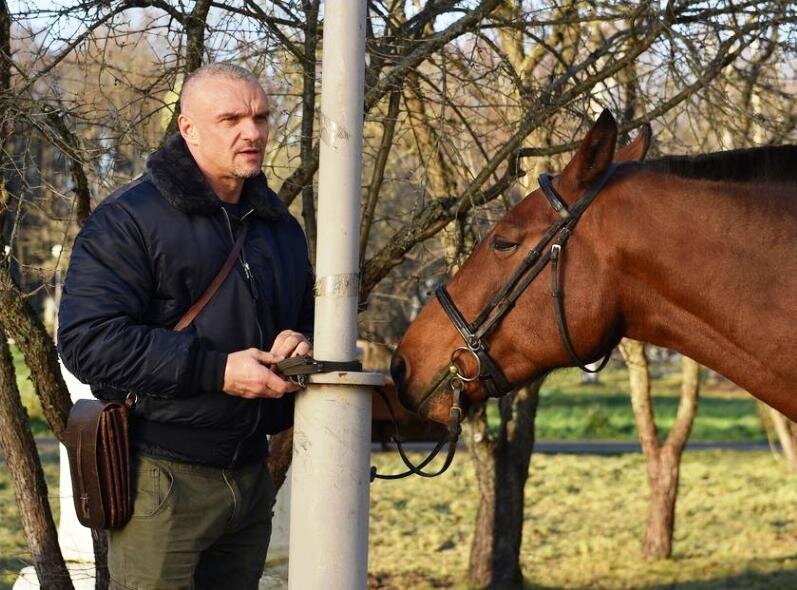 На съемочной площадке сериала "Чингачгук". Для просмотра листайте.