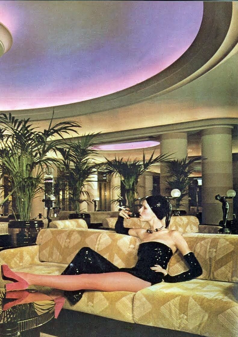 Опять Твигги а Радужном салоне                                                         https://www.messynessychic.com/2015/07/07/londons-lost-department-store-of-the-swinging-sixties/