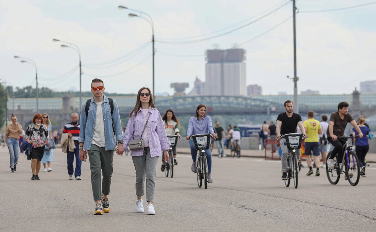 в чем люди ходят в москве сейчас