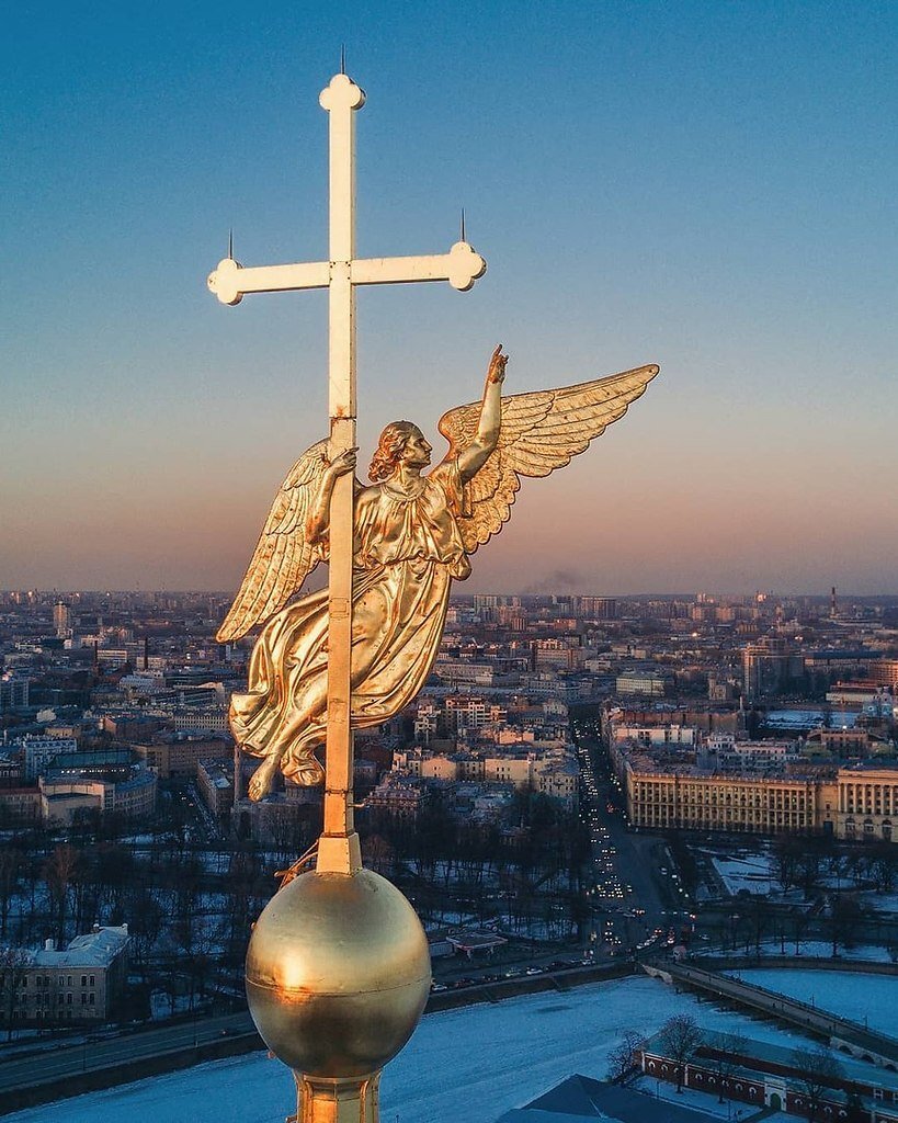 Шпиль Петропавловской крепости в Санкт Петербурге