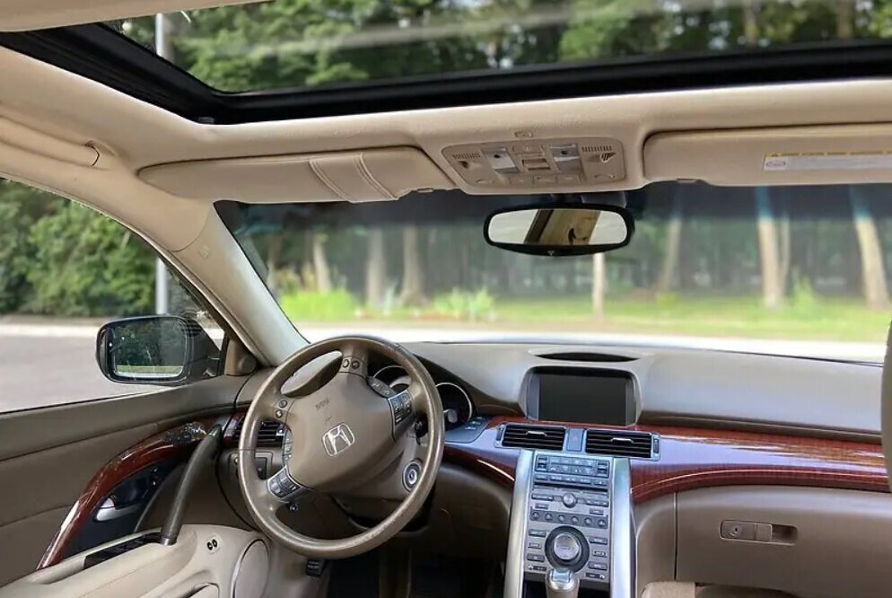 Салон приятен во всех отношениях.