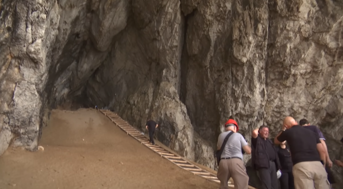 Вход в пещеру Горхама