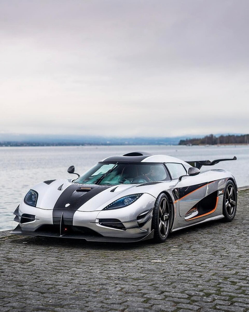 Koenigsegg One: 1.