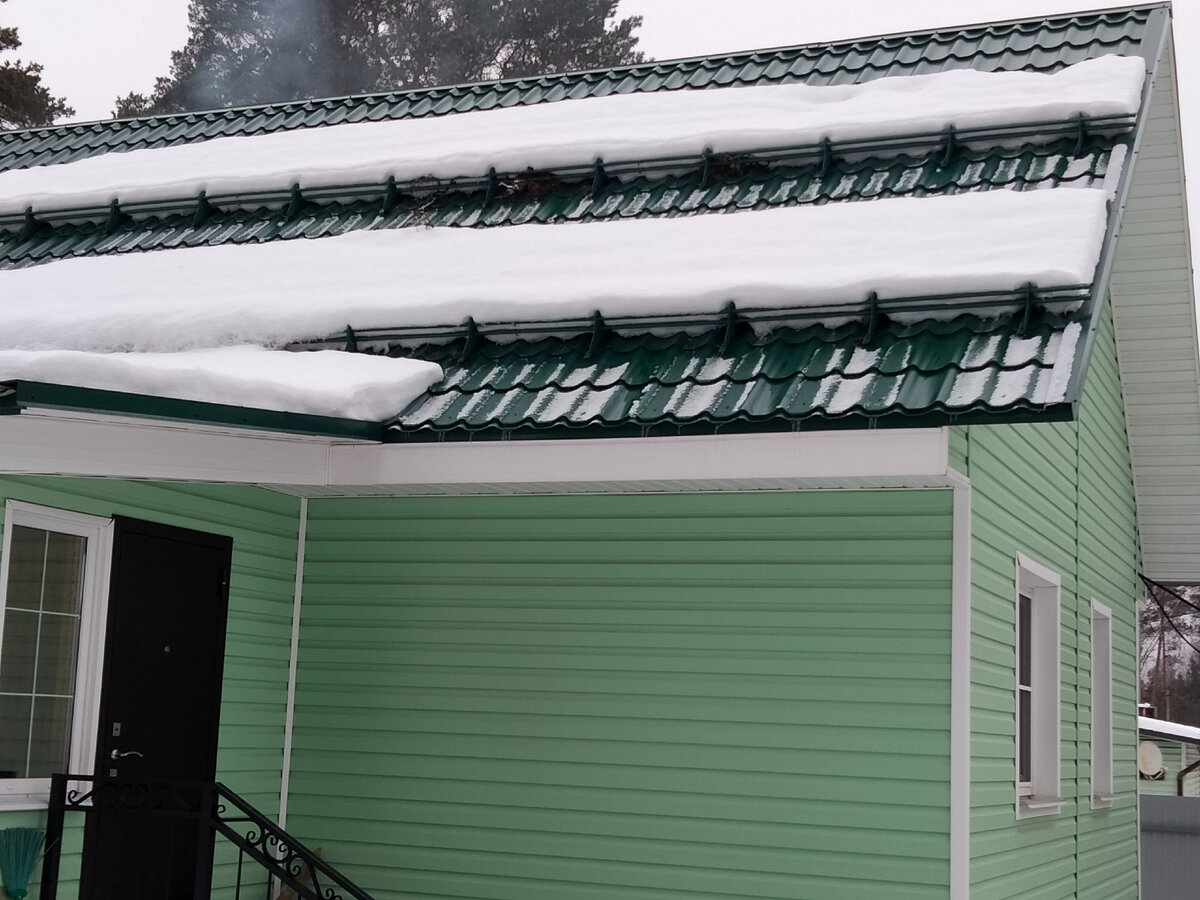 Снегозадержатели на моем доме