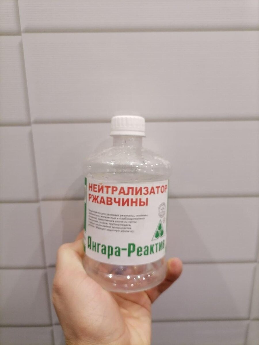 Результат: налет, возникший от стоящей в унитазе воды, с легкостью смывается. Лайфхак подойдет как для сливного бачка, так и для рабочей части "трона".