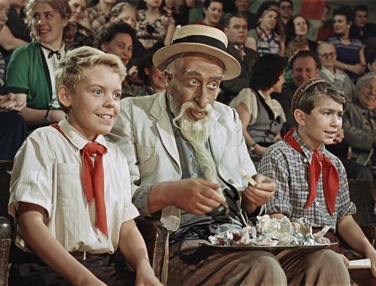 Фото: кадр из фильма «Старик Хоттабыч», 1956 год, режиссер Геннадий Казанский