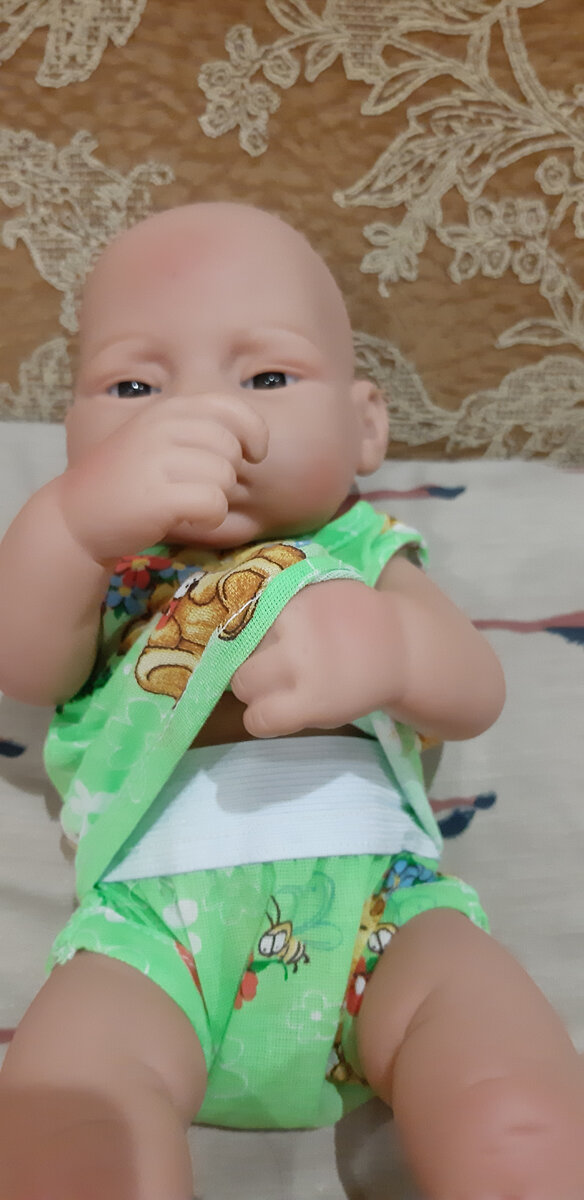 Эта же малышка в комплекте с мишками.