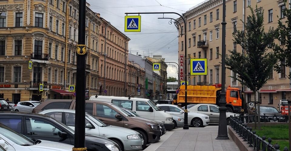 Парковки петербурга. Невский проспект платная парковка. Парковка в центре Санкт-Петербурга. Платная парковка в Питере Кирочная. Платная парковка Санкт-Петербург на ул Кирочная.