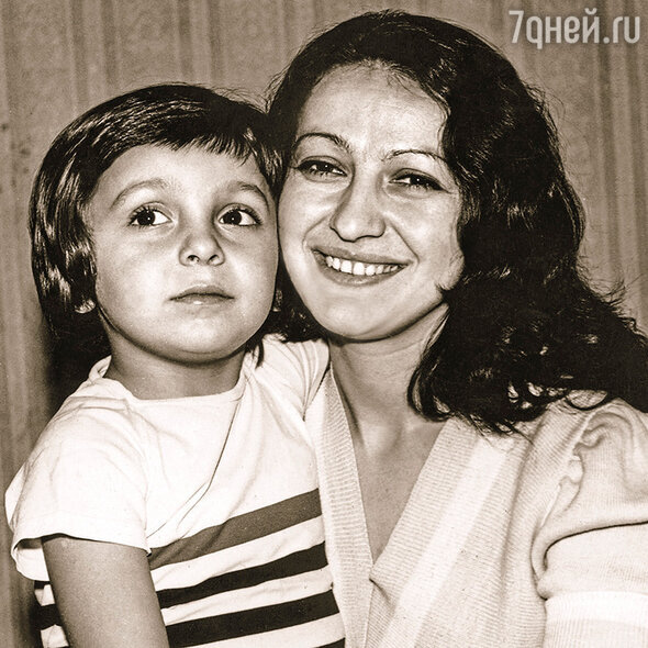    С мамой в Одессе ИЗ АРХИВА Л. БАРАЦА