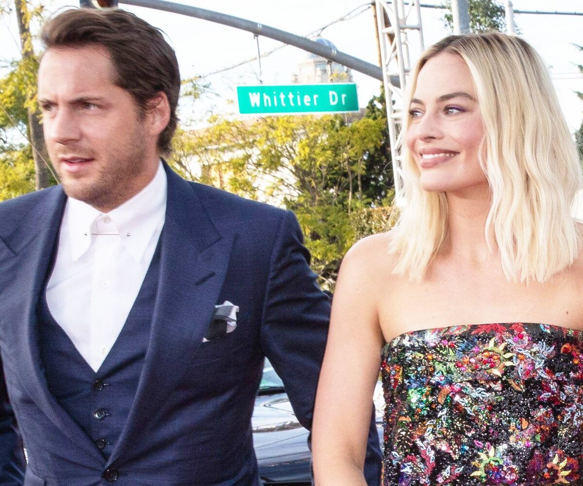     «Прекрасная пара!»: Марго Робби с мужем у ресторана поймали папарацци