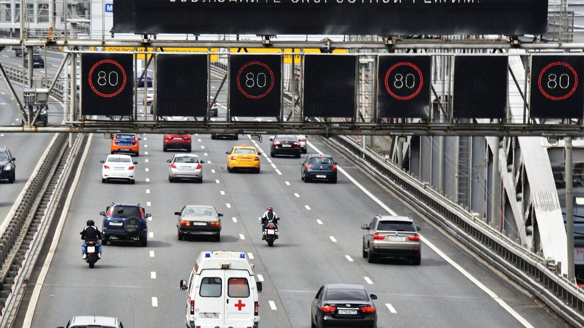    Предупреждение о соблюдении скоростного режима на Андреевском мосту© РИА Новости . Наталья Селиверстова