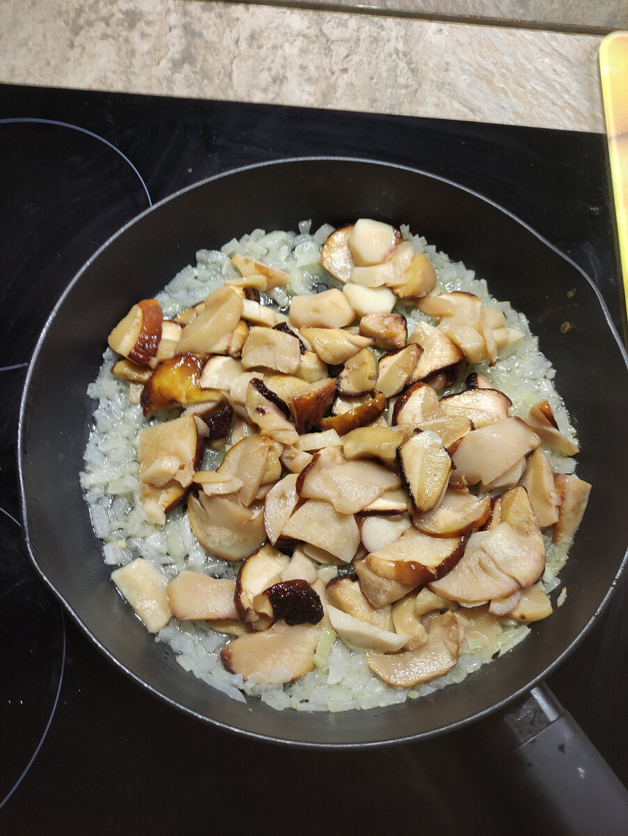 Добавляем грибы.