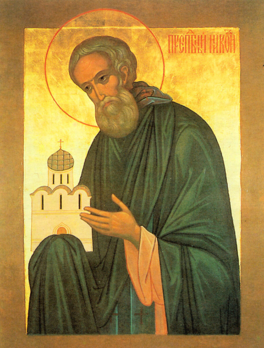 Преподобный Никон Радонежский изображен на иконе держащим Троицкий собор Лавры