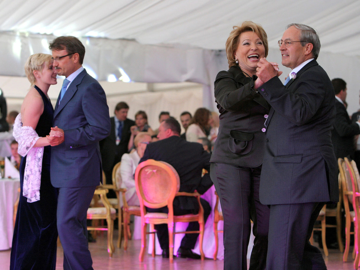 Герман Греф (второй слева), Валентина Матвиенко (вторая справа), 2008 год