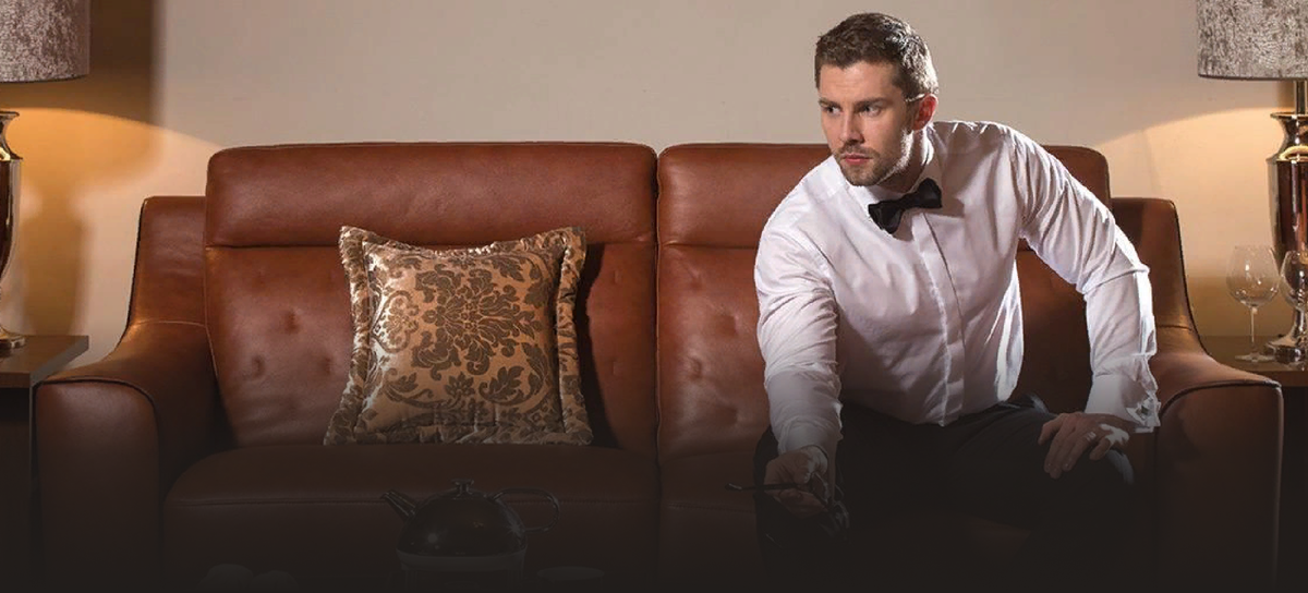 Диван из кожи от мебельной фабрики KLER. Источник фото: klermoscow.ru