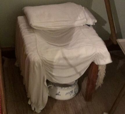 Личный туалет Л.Н. Толстого в доме-музее писателя в Москве. Фото: Мир Квартир