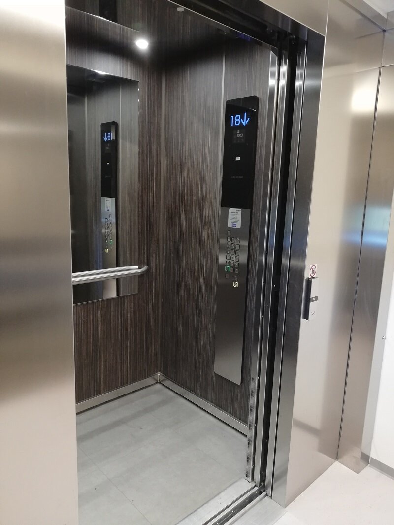 Новый современный лифт. Фото автора